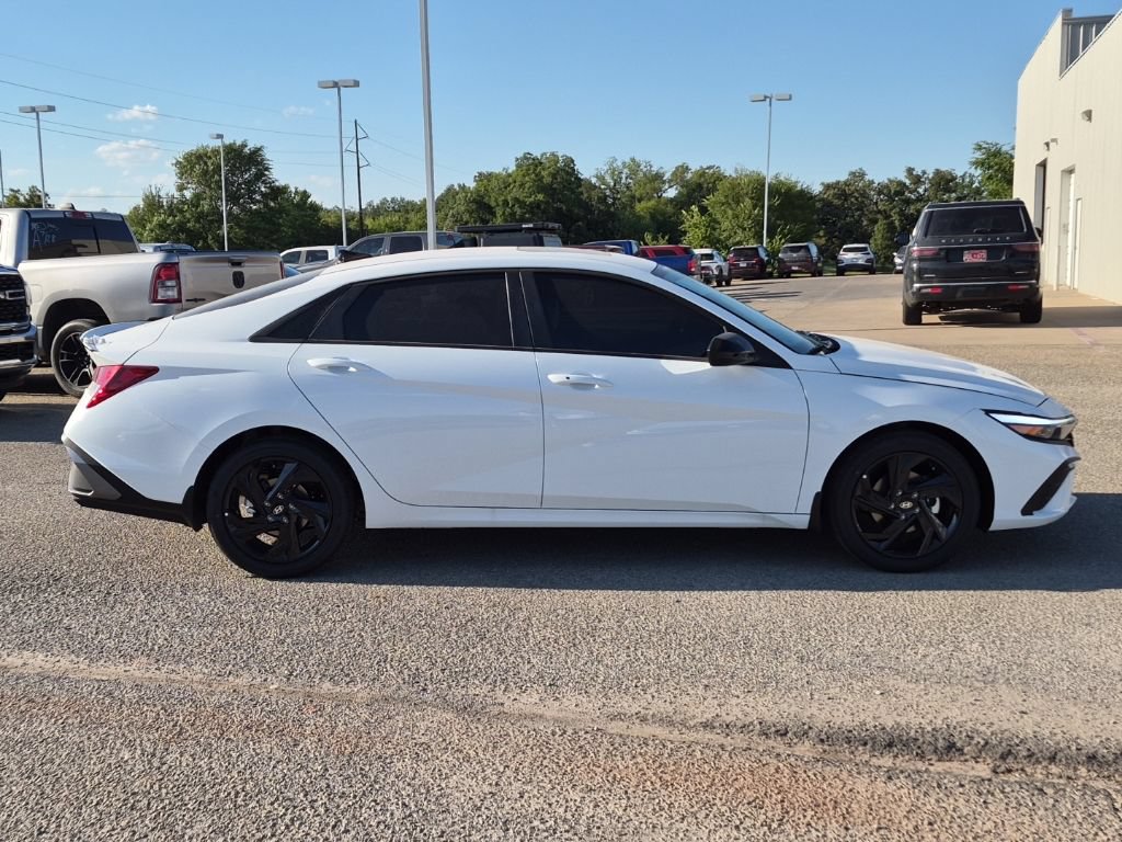 New 2026 Hyundai Elantra SEL Sport FWD image 2