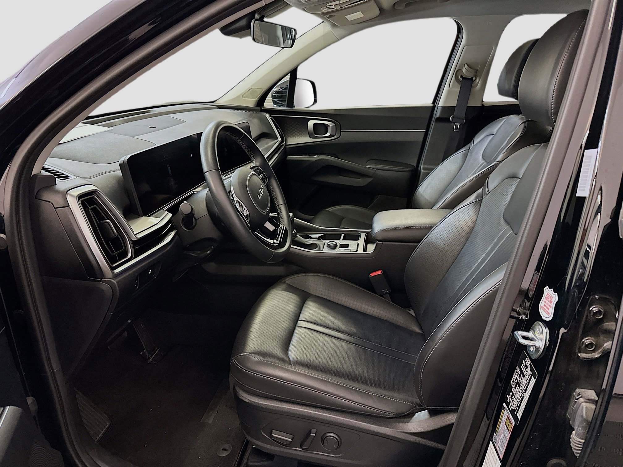 Used 2024 Kia Sorento S image 13