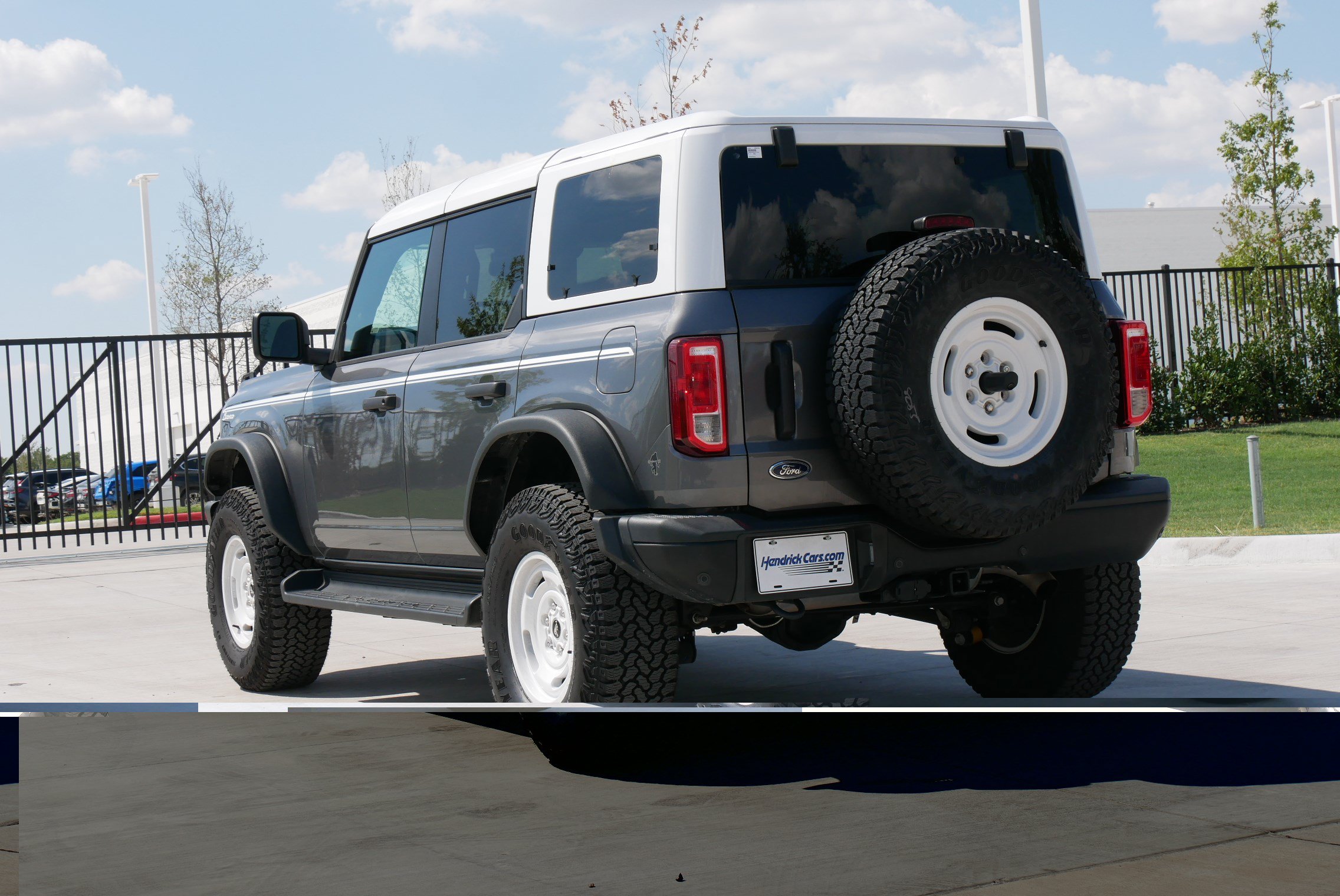 Used 2025 Ford Bronco Heritage Edition AWD/4WD image 7