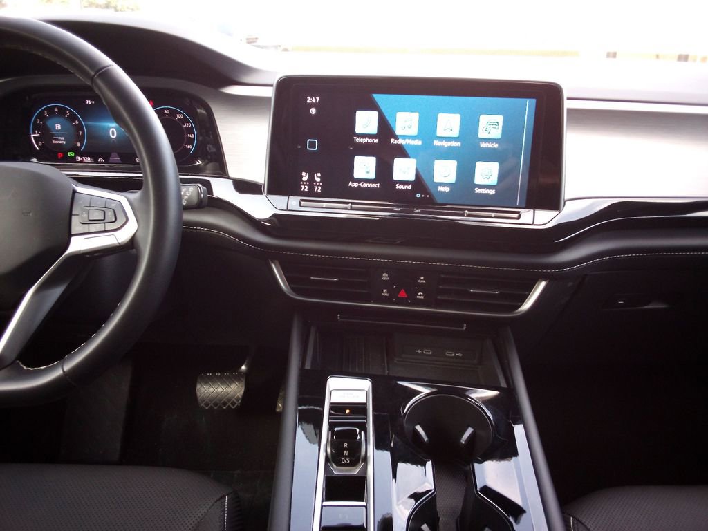 Used 2025 Volkswagen Atlas Cross Sport SE image 18