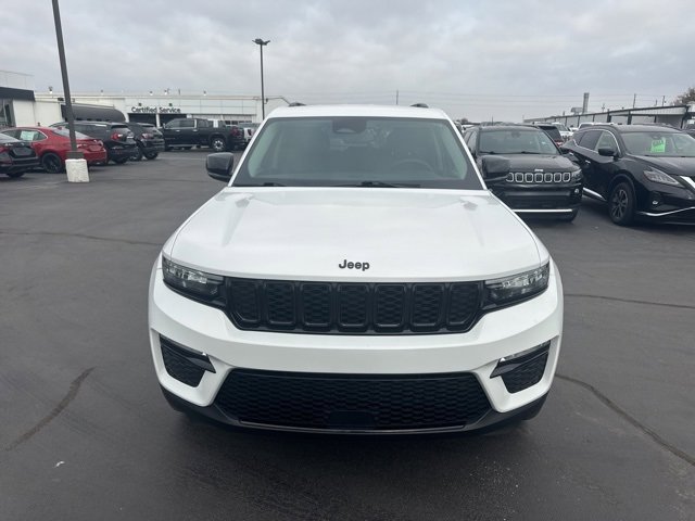 Used 2023 Jeep Grand Cherokee Limited w/ Black Appearance Package image 10