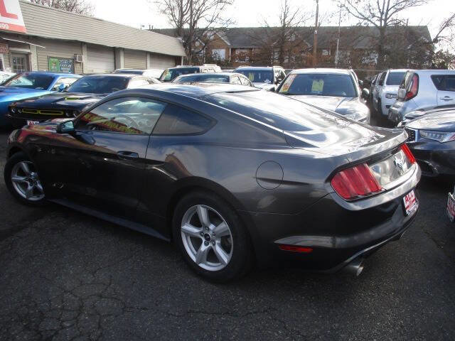Used 2017 Ford Mustang Coupe image 3