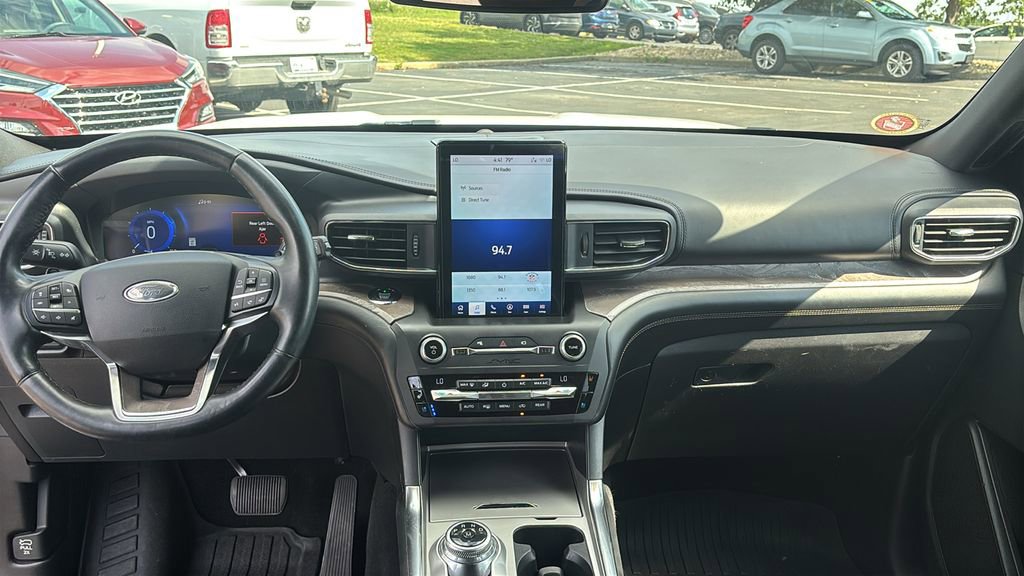 Used 2020 Ford Explorer Platinum w/ Premium Technology Package AWD/4WD image 12