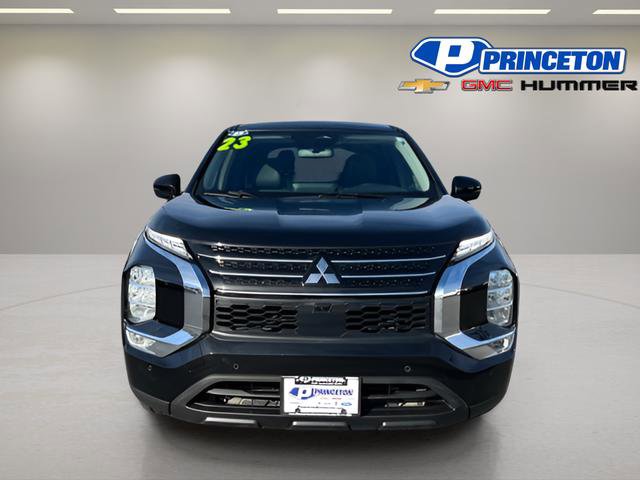 Used 2023 Mitsubishi Outlander SE image 2