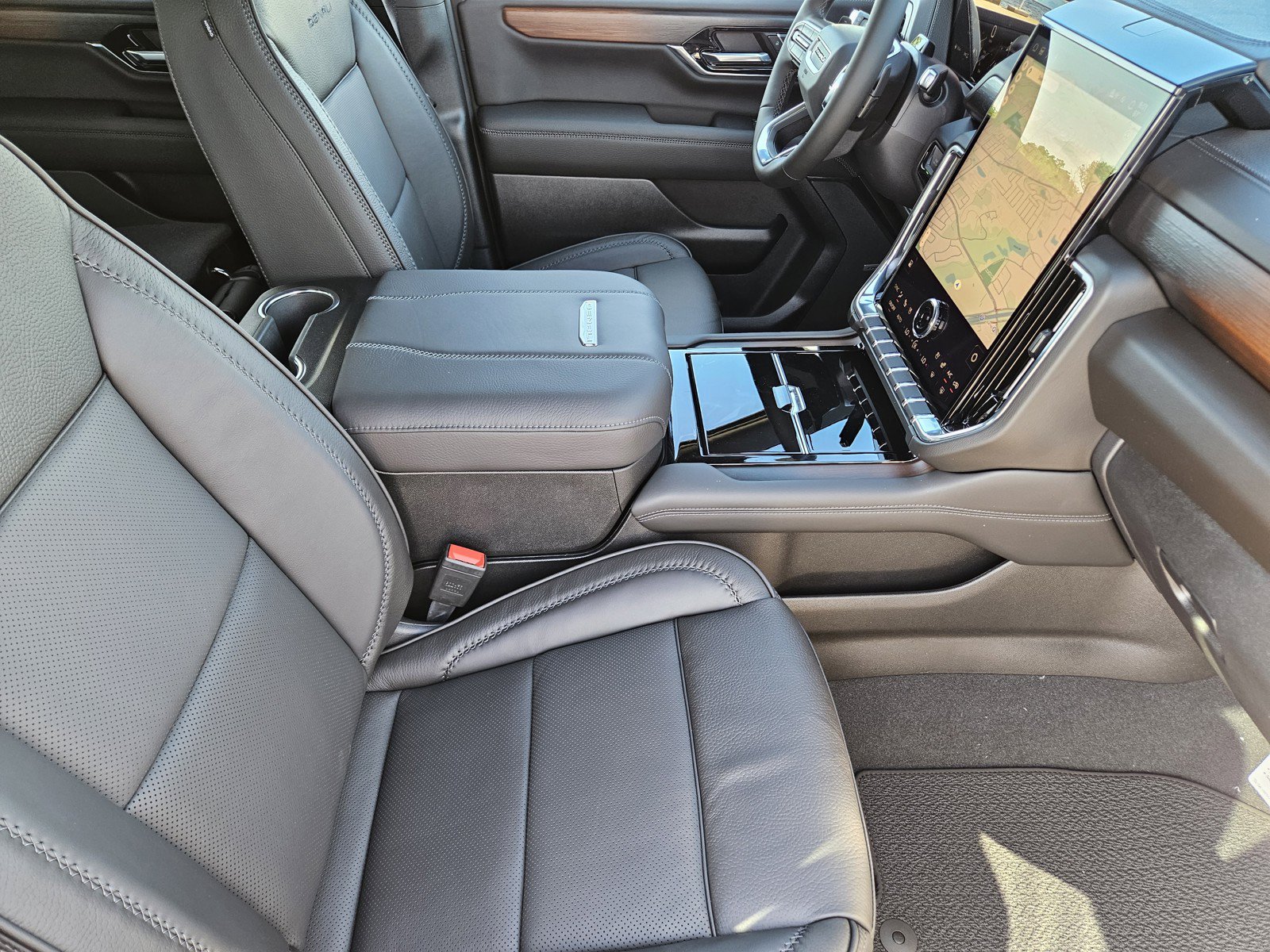 New 2026 GMC Yukon Denali w/ Denali Reserve Package AWD/4WD image 10