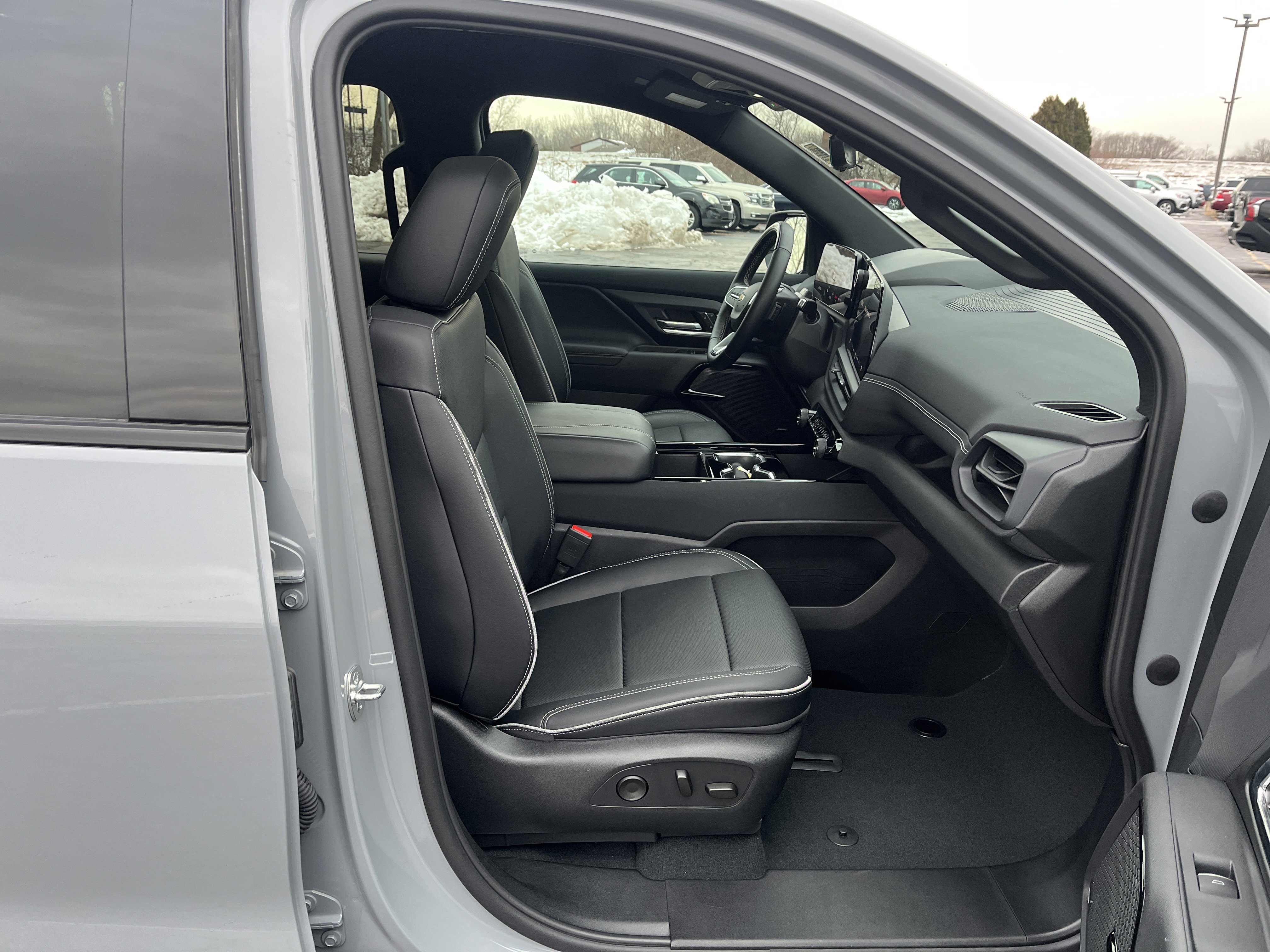 Used 2025 Chevrolet Silverado EV LT w/ LT Premium Package image 19