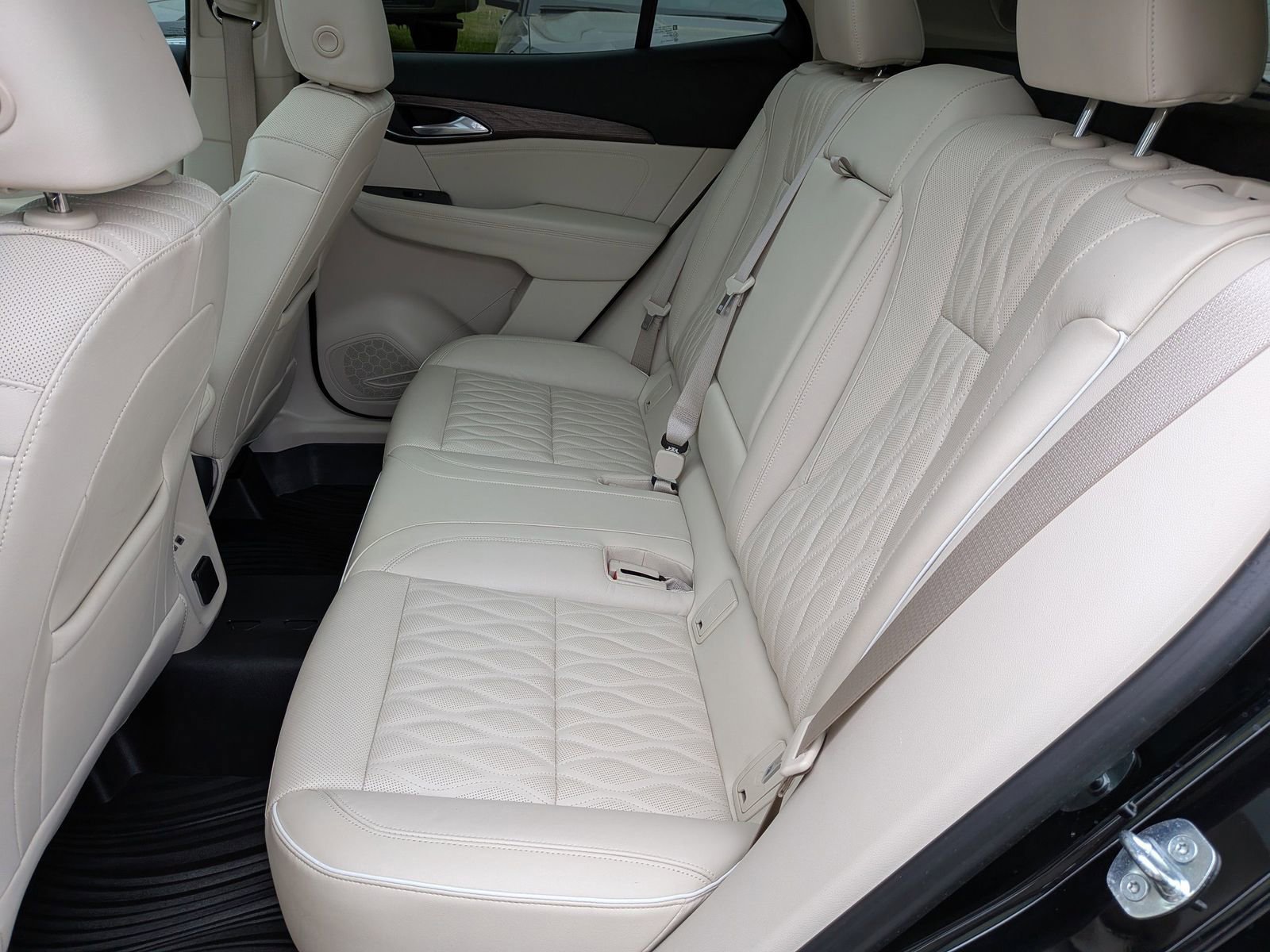 Used 2021 Buick Envision Avenir w/ Technology Package II image 8