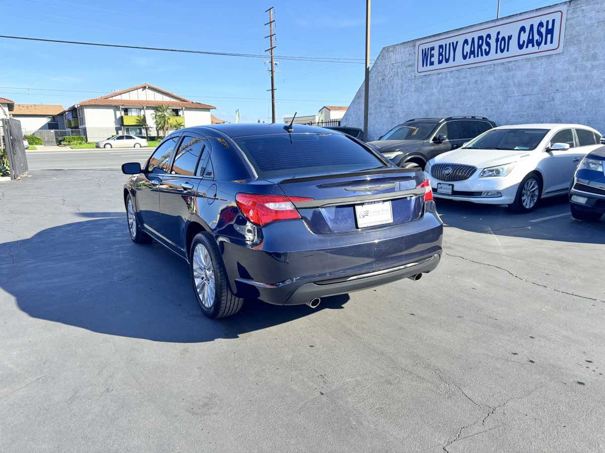 Used 2012 Chrysler 200 Limited FWD image 2