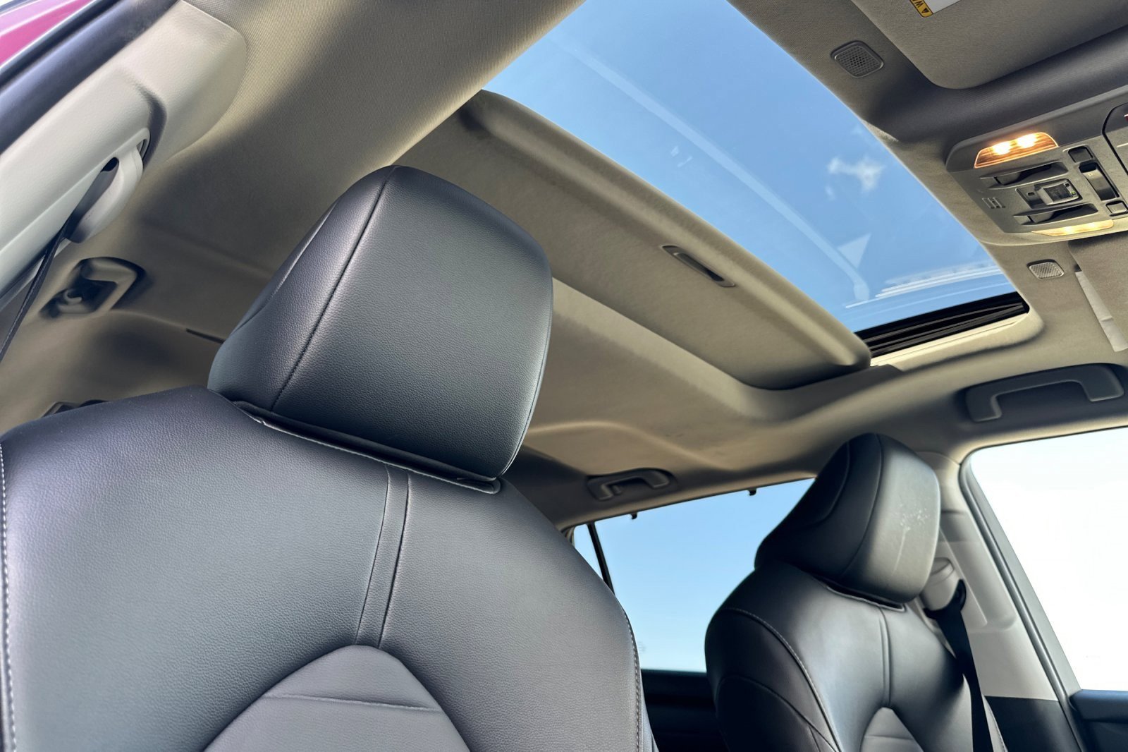 Used 2023 Toyota Highlander XLE image 17