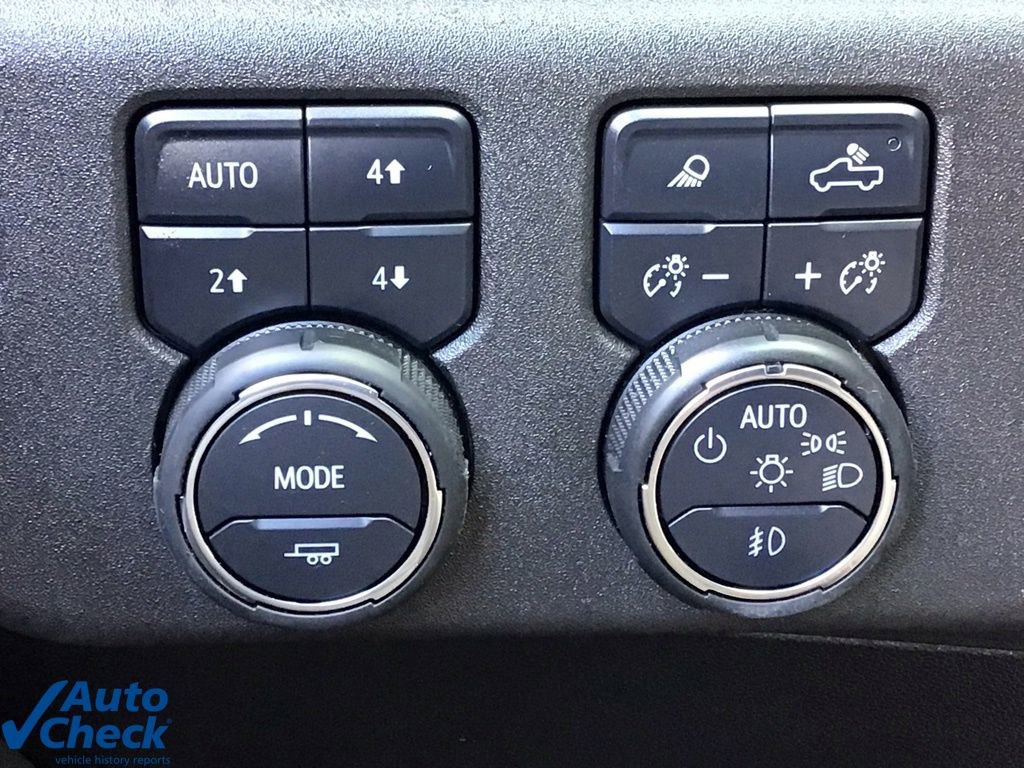 Used 2025 Chevrolet Silverado 2500 LTZ w/ LTZ Convenience Package image 33