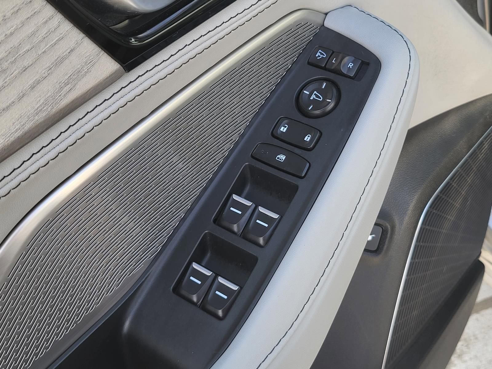 Used 2024 Acura MDX SH-AWD w/ Advance Package image 17