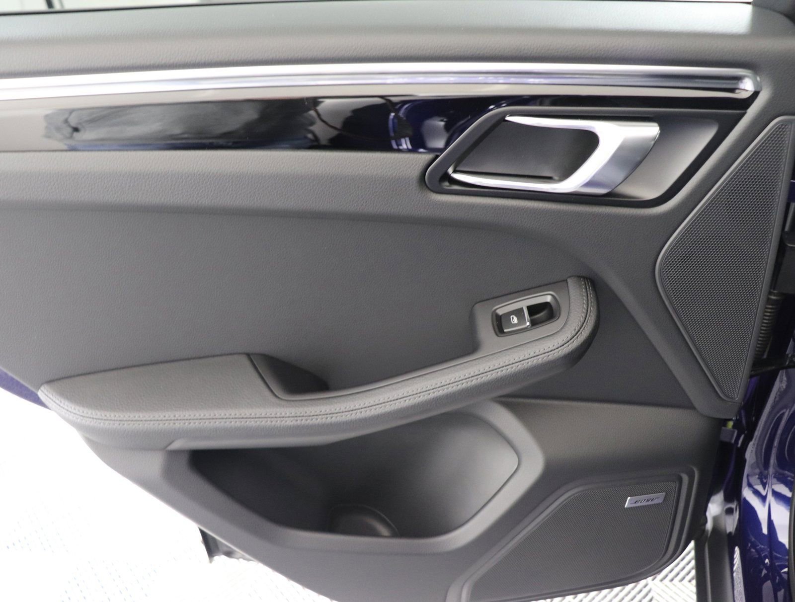 Certified 2025 Porsche Macan image 15