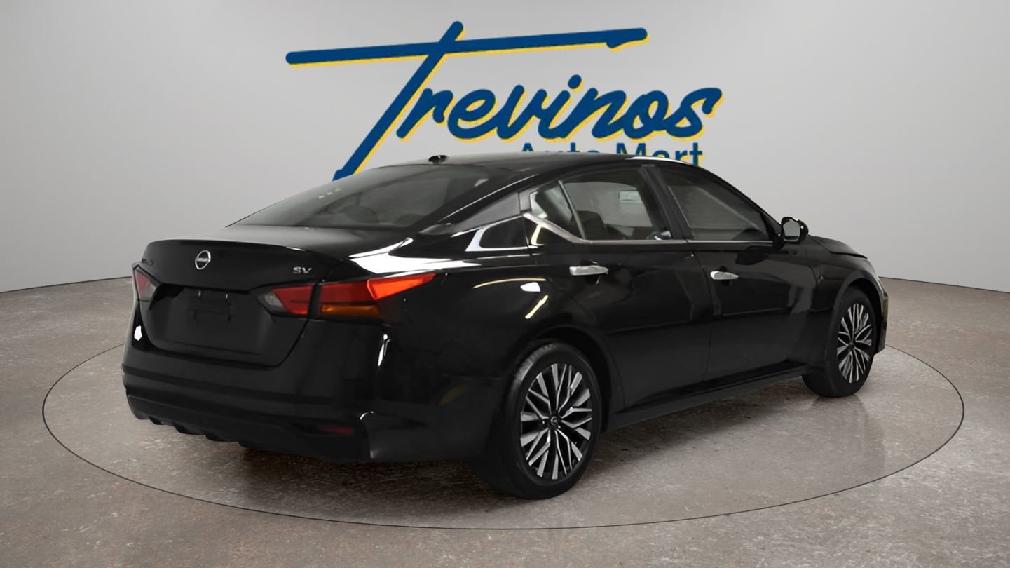 Used 2024 Nissan Altima 2.5 SV FWD image 2