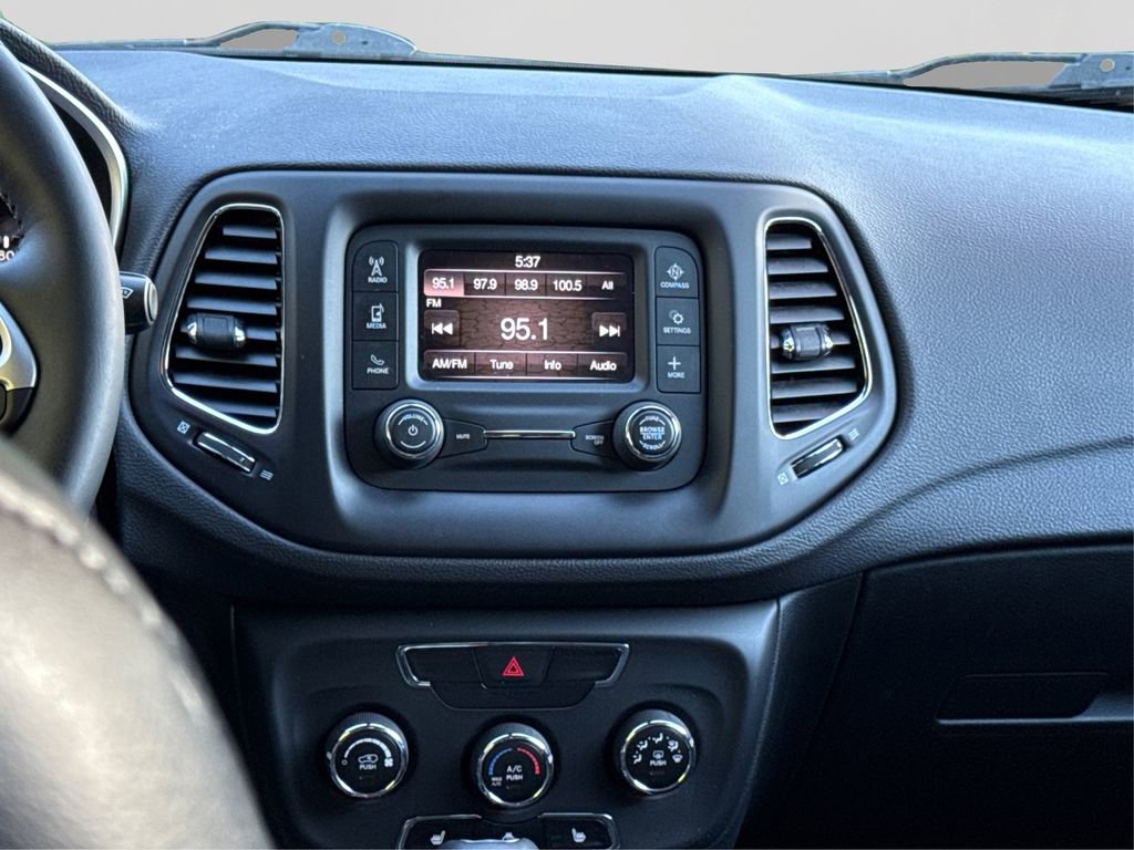 Used 2018 Jeep Compass Latitude w/ Cold Weather Group image 19