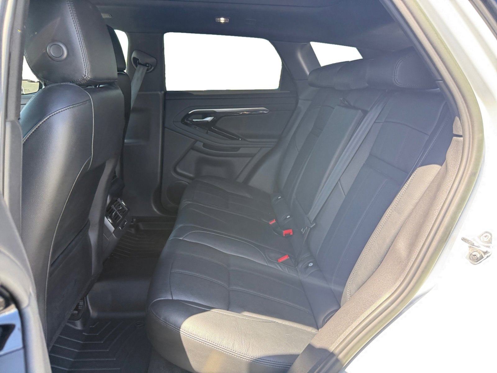 Used 2023 Land Rover Range Rover Evoque R-Dynamic S AWD/4WD image 16