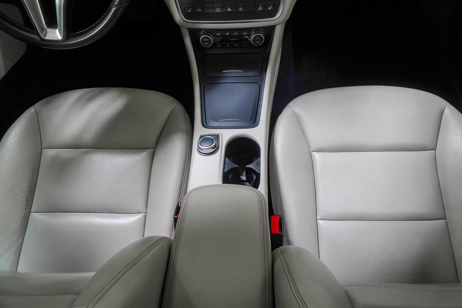 Used 2015 Mercedes-Benz GLA 250 4MATIC image 33