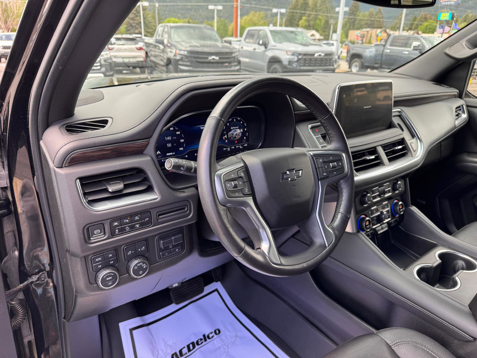 Used 2022 Chevrolet Tahoe Z71 w/ Z71 Off-Road Package AWD/4WD image 9