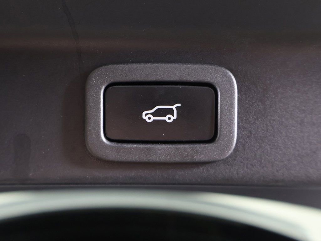 Used 2020 Jaguar F-PACE SVR image 58