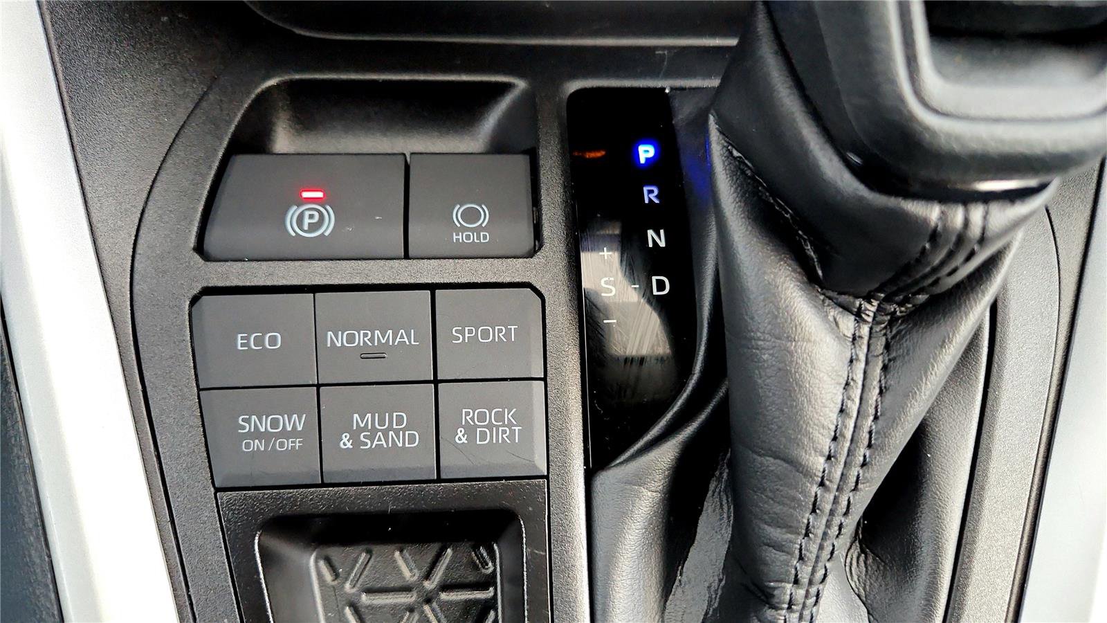 Certified 2025 Toyota RAV4 LE image 33