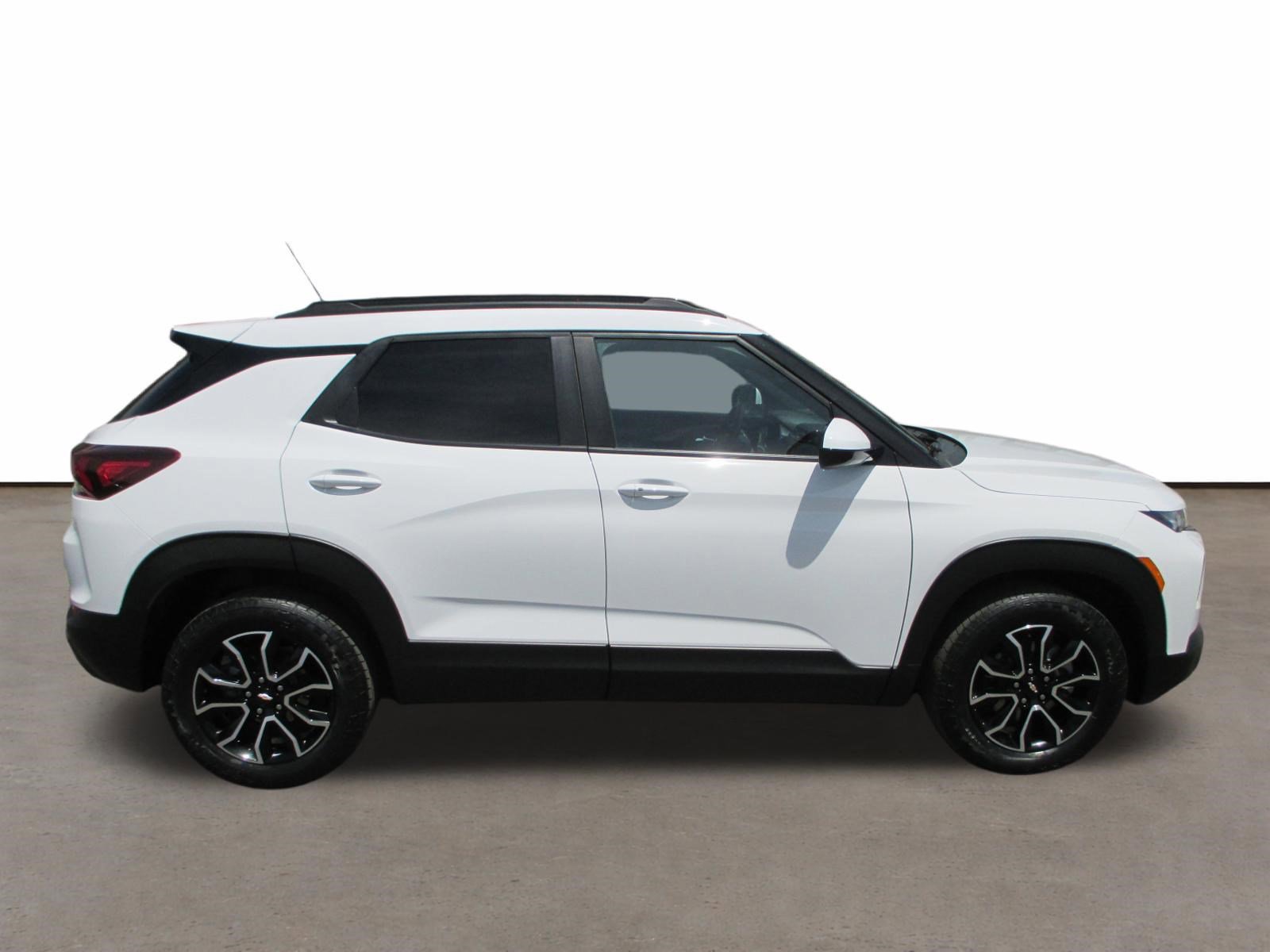 Used 2023 Chevrolet TrailBlazer ACTIV AWD/4WD image 2