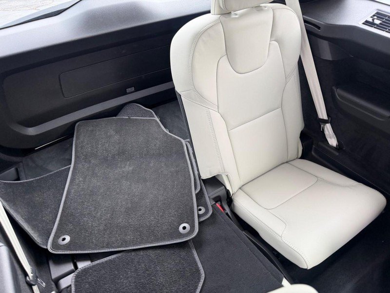 Certified 2025 Volvo XC90 T8 Ultra AWD/4WD image 12