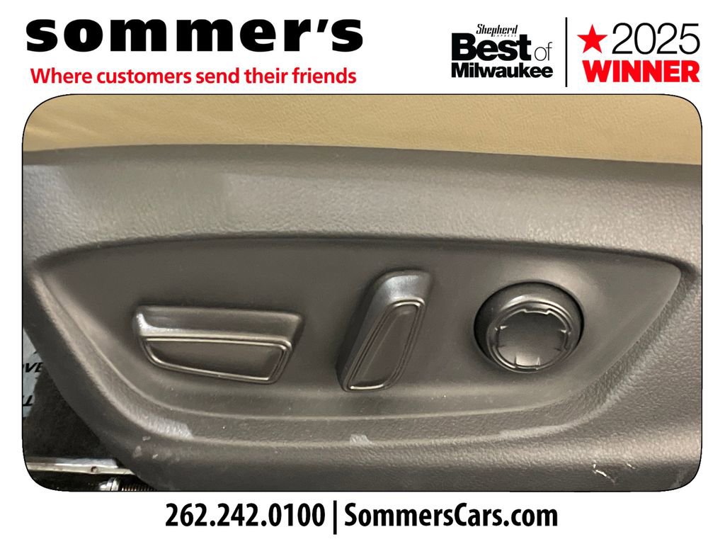 Used 2020 Toyota Avalon Limited image 10