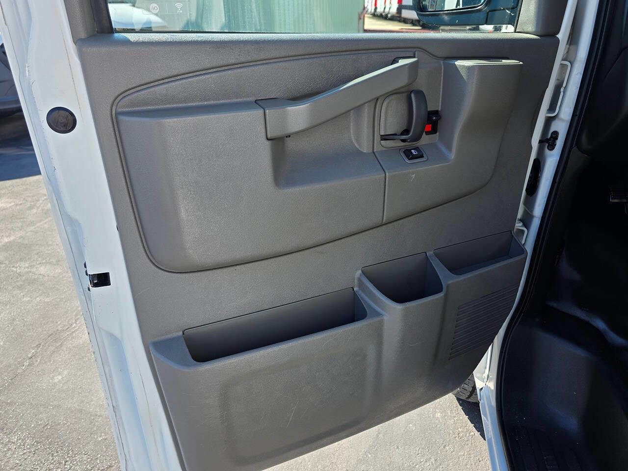 Used 2020 Chevrolet Express 3500 RWD image 22