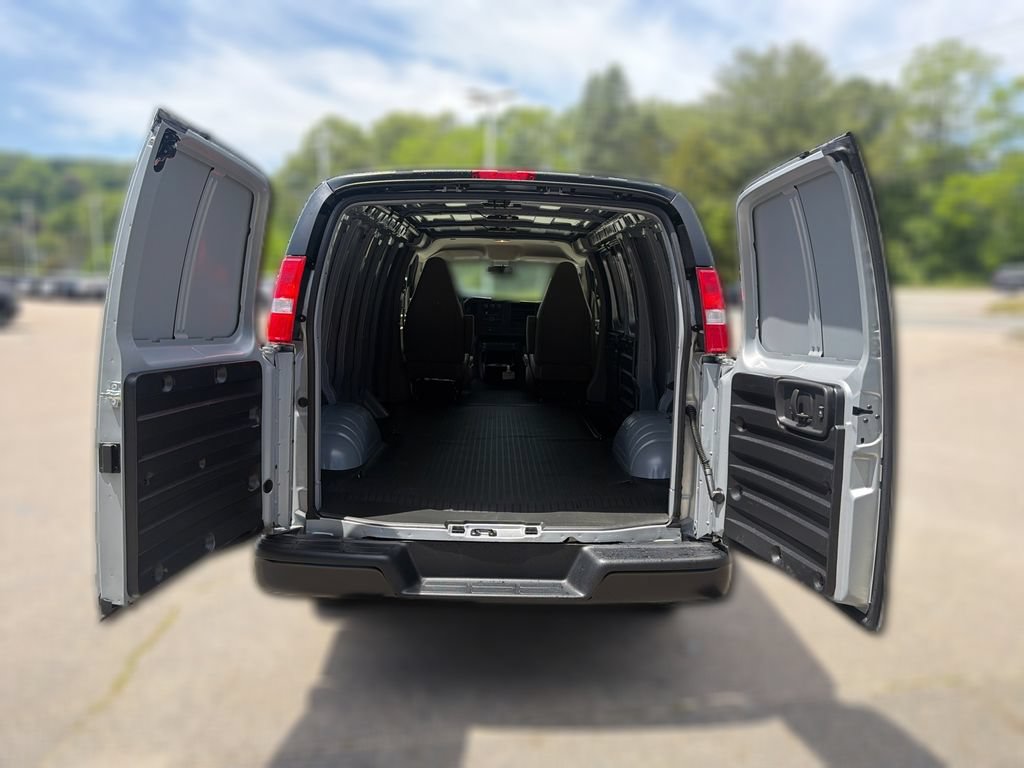 New 2026 Chevrolet Express 3500 w/ Driver Convenience Package RWD image 12