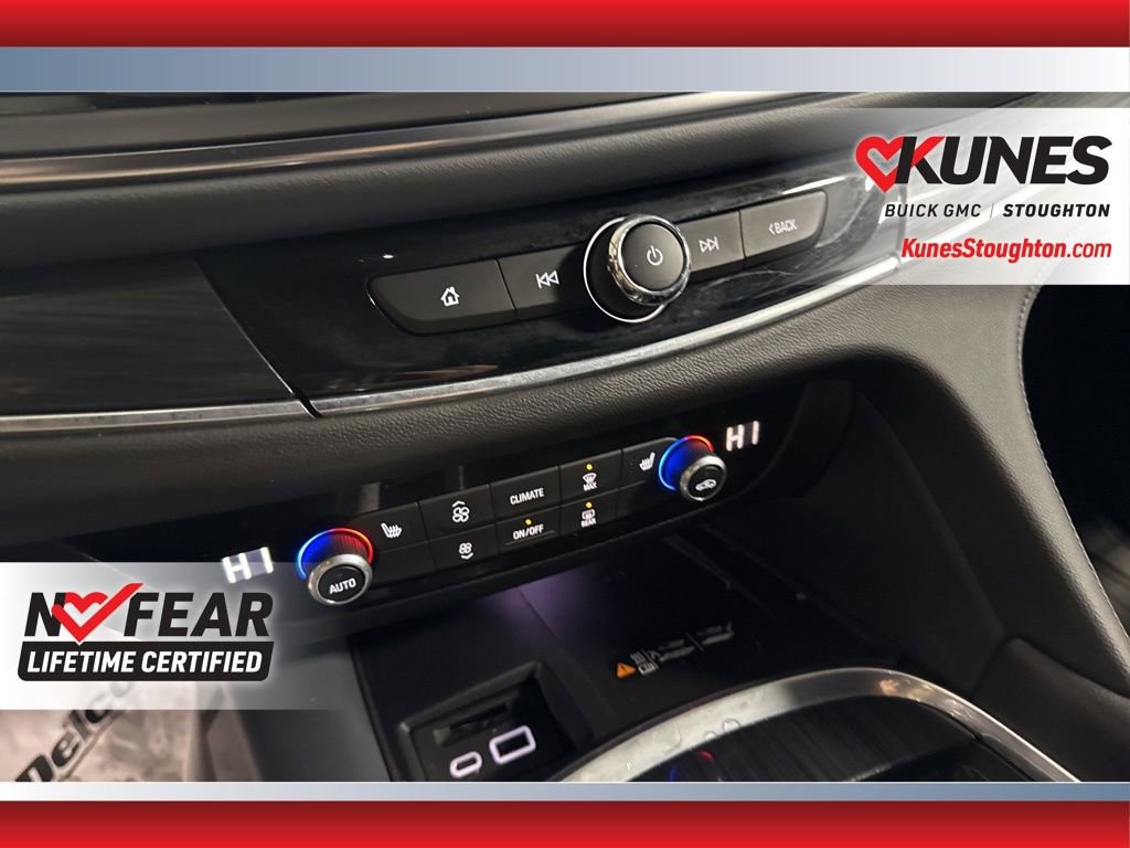 Used 2024 Buick Enclave Essence image 31