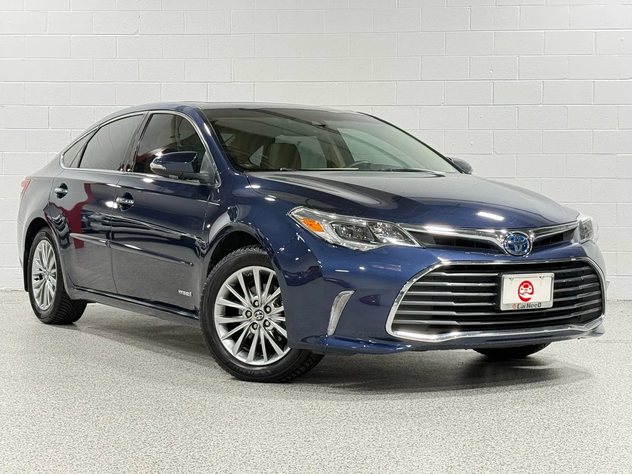 Used 2018 Toyota Avalon Limited image 4