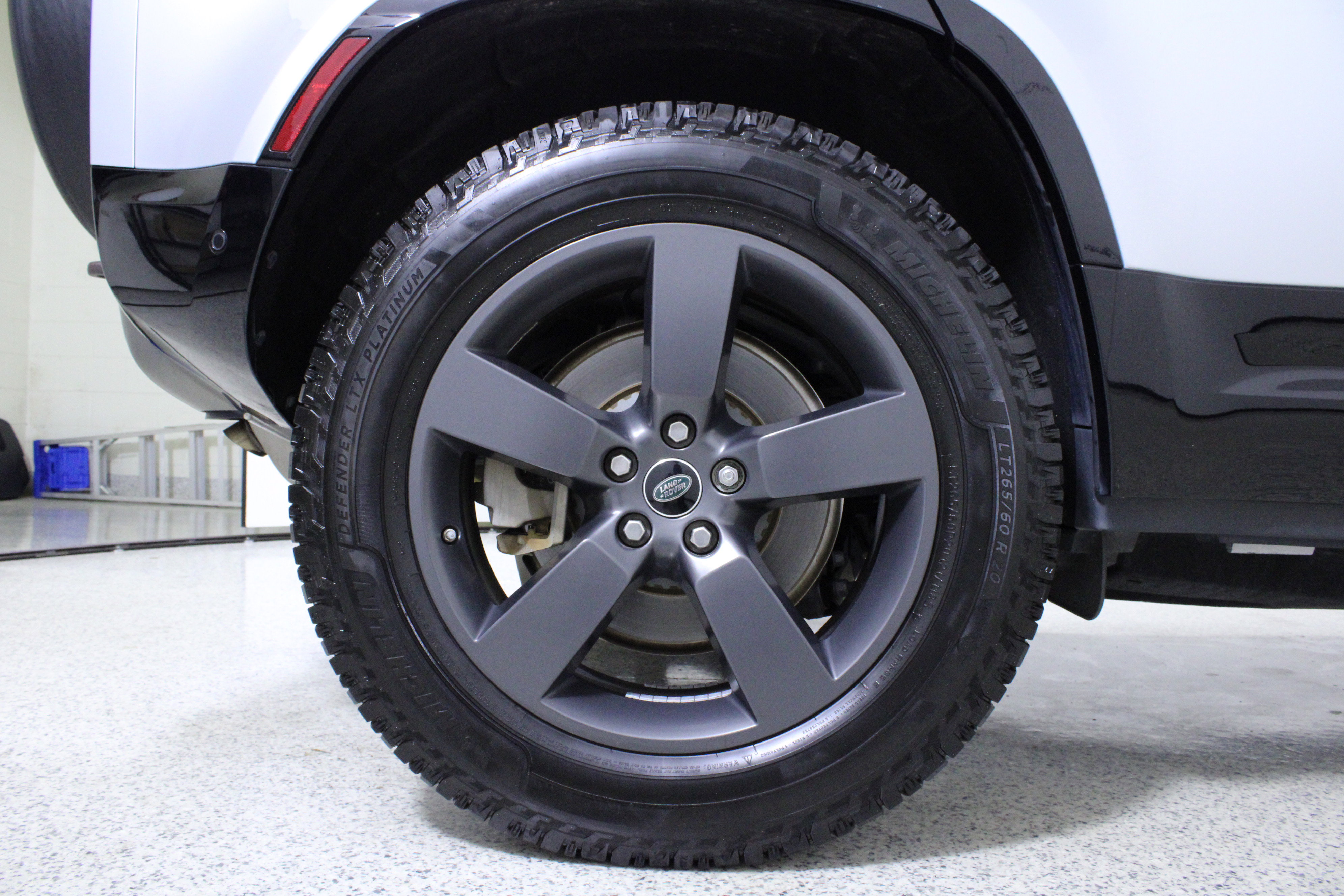 Used 2021 Land Rover Defender 110 X-Dynamic HSE image 8