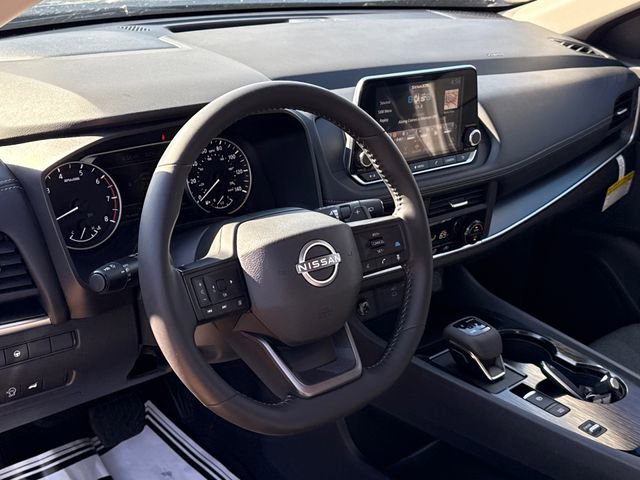 Certified 2025 Nissan Rogue SV image 19