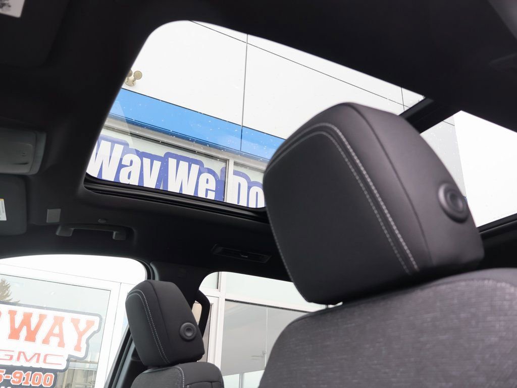 New 2026 Chevrolet Traverse LT w/ Sun and Wheel Package image 23