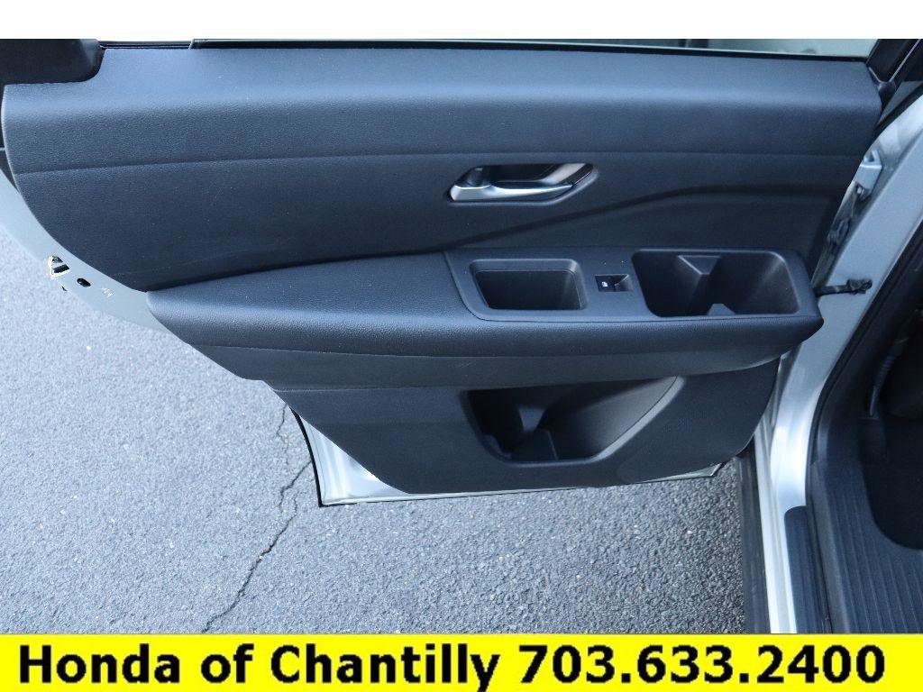 Used 2022 Nissan Pathfinder SV image 24