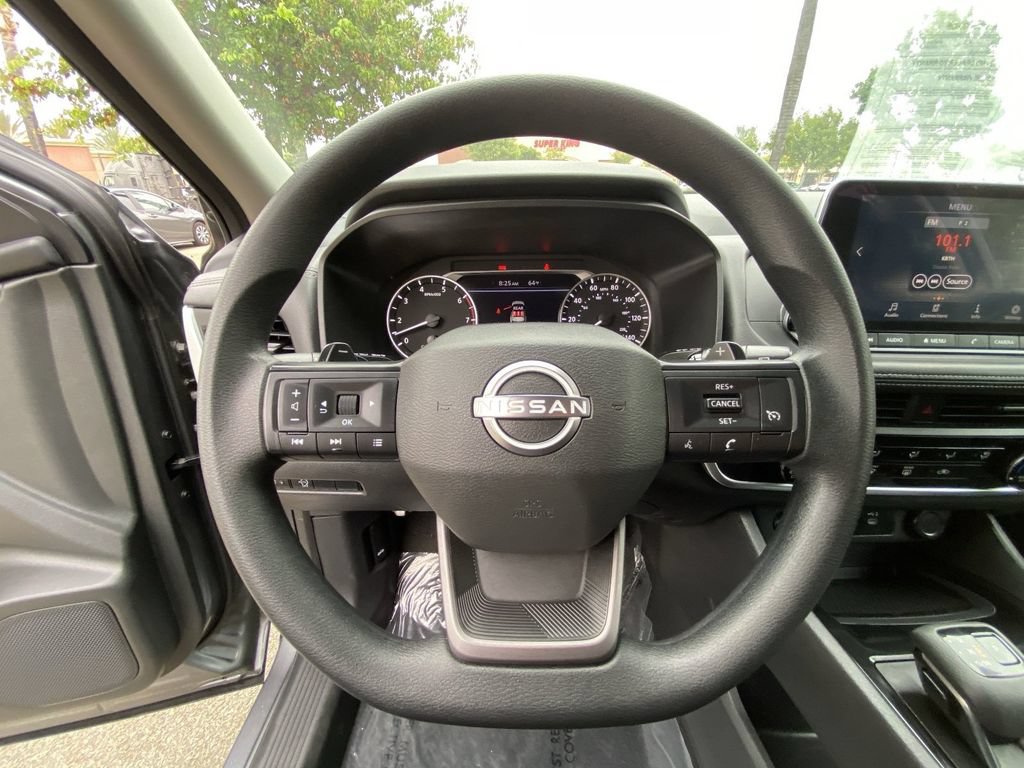Used 2025 Nissan Rogue S FWD image 25