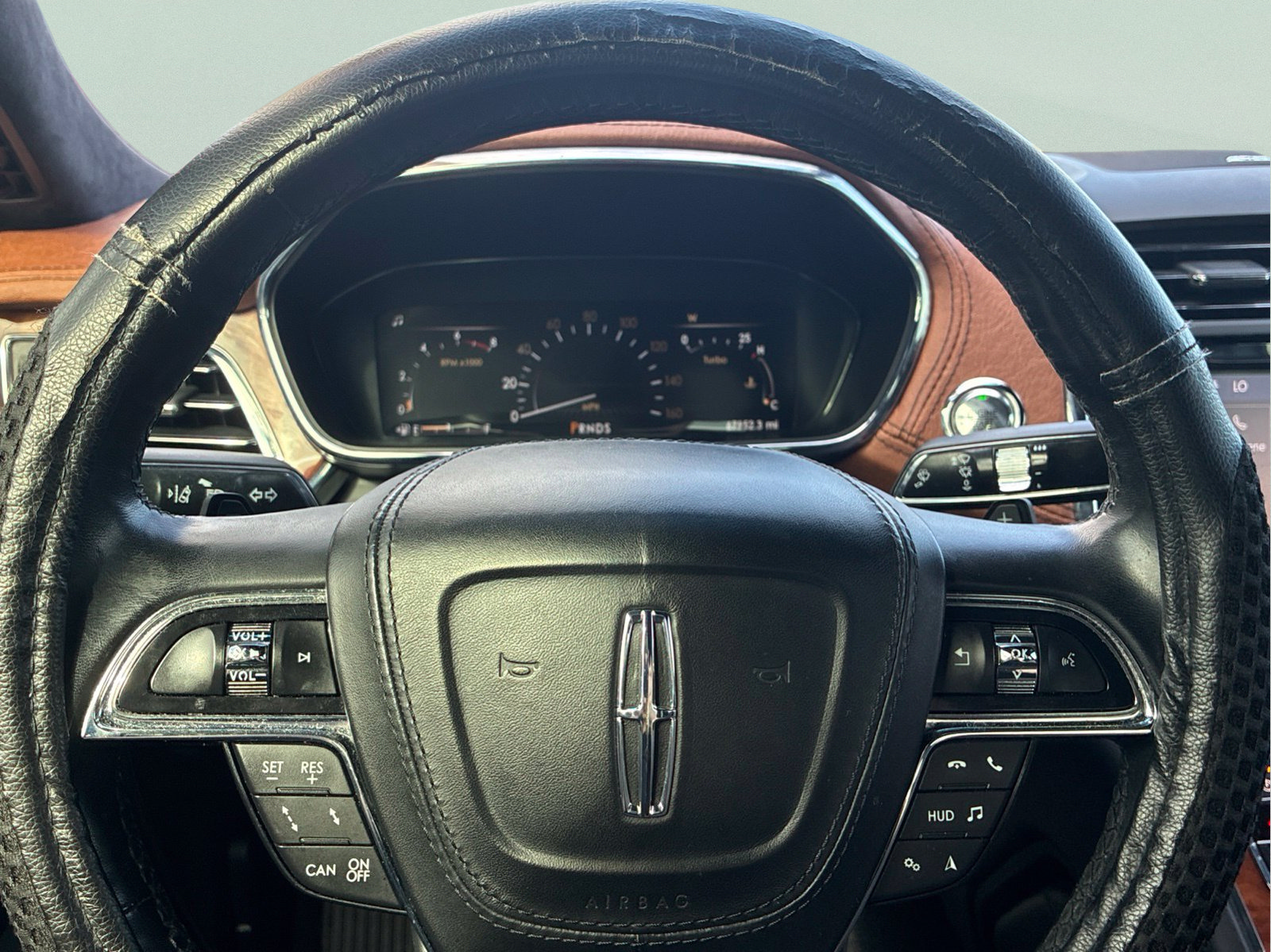 Used 2020 Lincoln Continental Black Label w/ Rear Seat Amenities Package FWD image 27