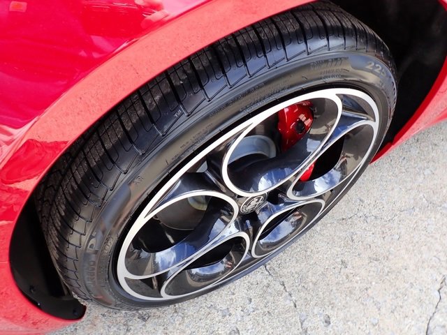 New 2025 Alfa Romeo Giulia AWD w/ Veloce Package AWD image 11