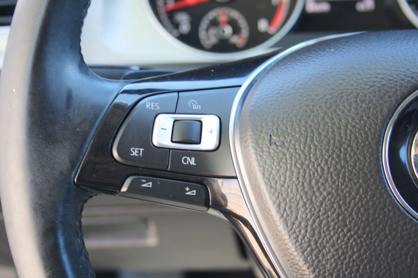 Used 2015 Volkswagen Golf S image 23