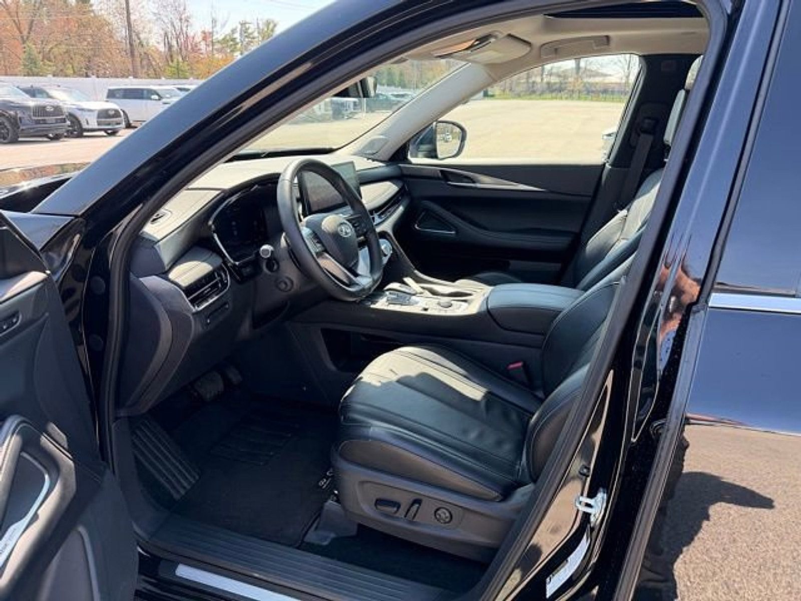 Certified 2025 INFINITI QX60 Luxe image 9