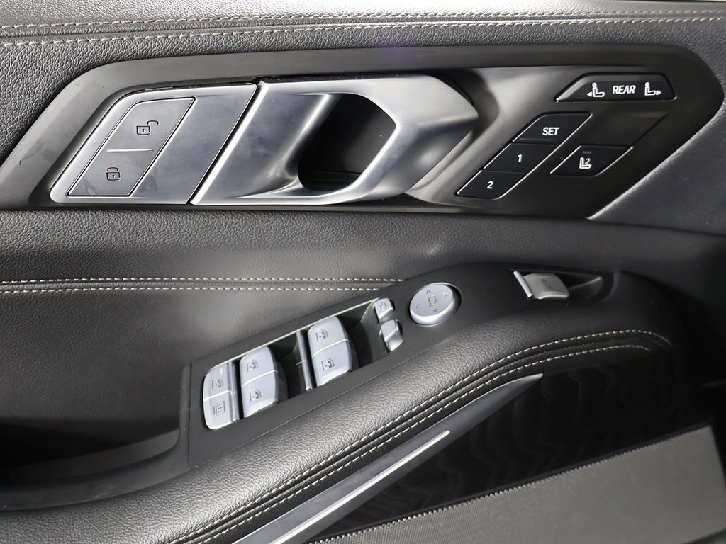 Used 2022 BMW X7 M50i image 41