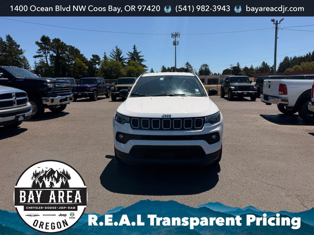 Used 2024 Jeep Compass Latitude AWD/4WD image 2