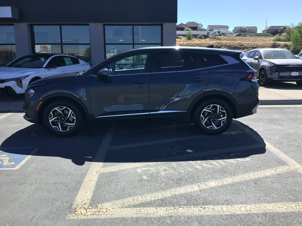 Used 2023 Kia Sportage LX FWD image 3