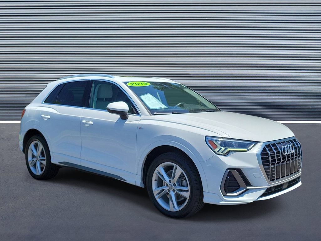 Used 2019 Audi Q3 2.0T Premium Plus w/ Premium Plus Package AWD/4WD image 2