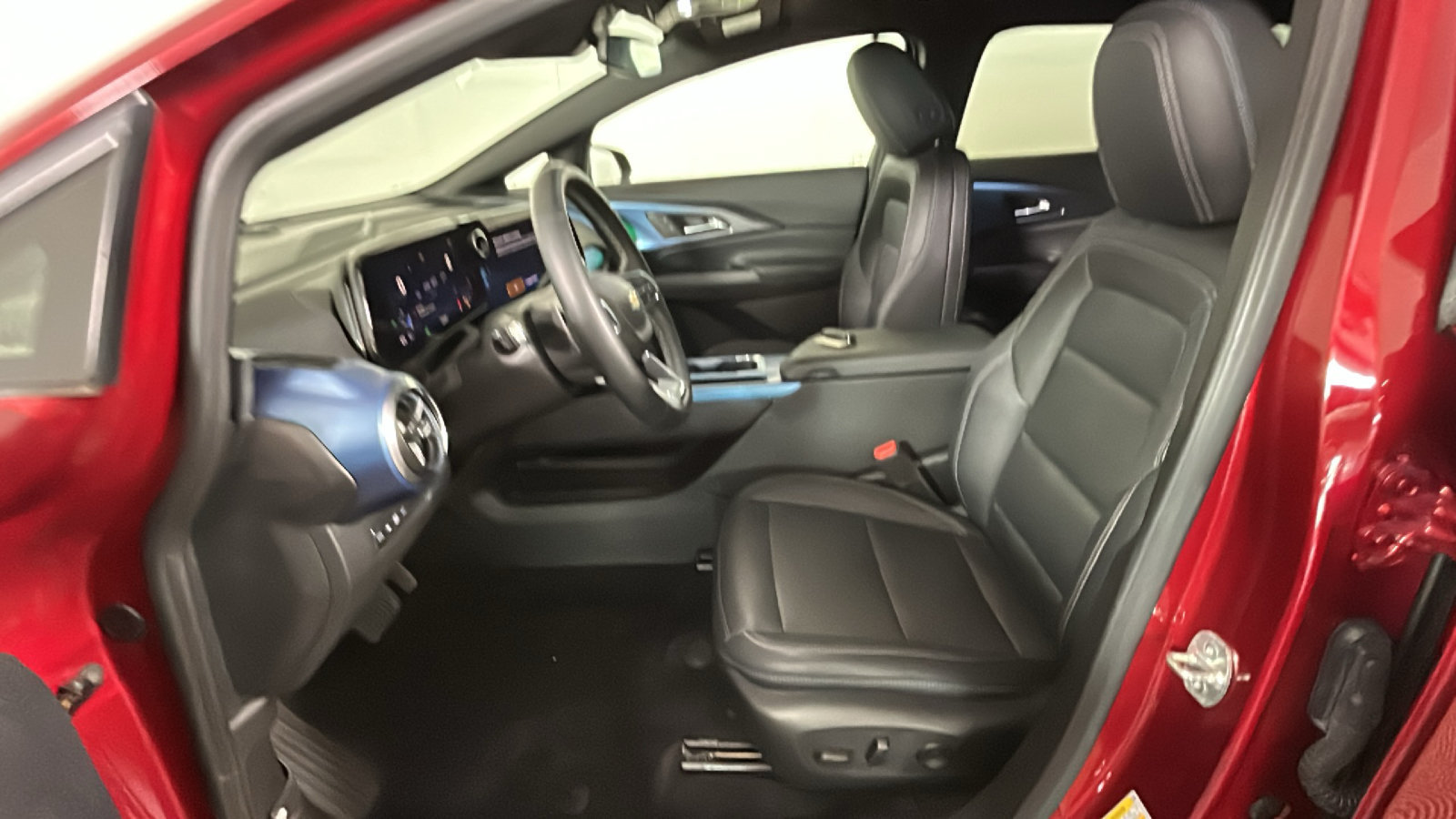 Used 2025 Chevrolet Equinox EV LT w/ Convenience Package AWD/4WD image 14