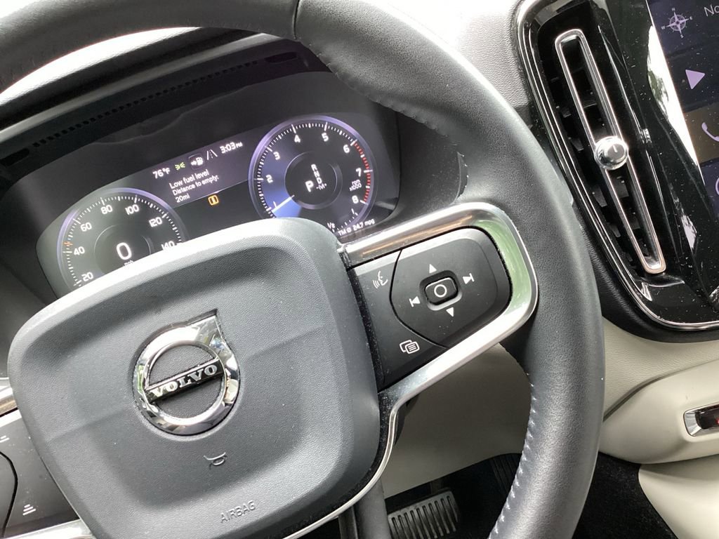 Used 2020 Volvo XC40 T5 Momentum image 22