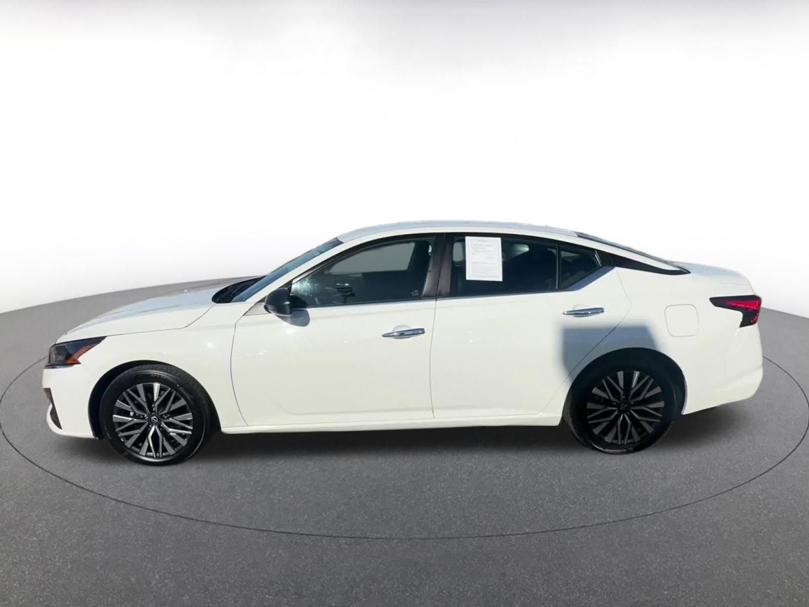 Used 2025 Nissan Altima 2.5 SV image 9