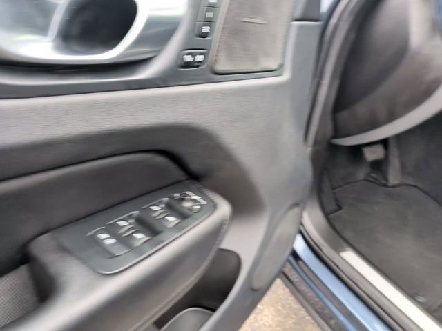 Used 2024 Volvo XC60 B5 Plus image 19
