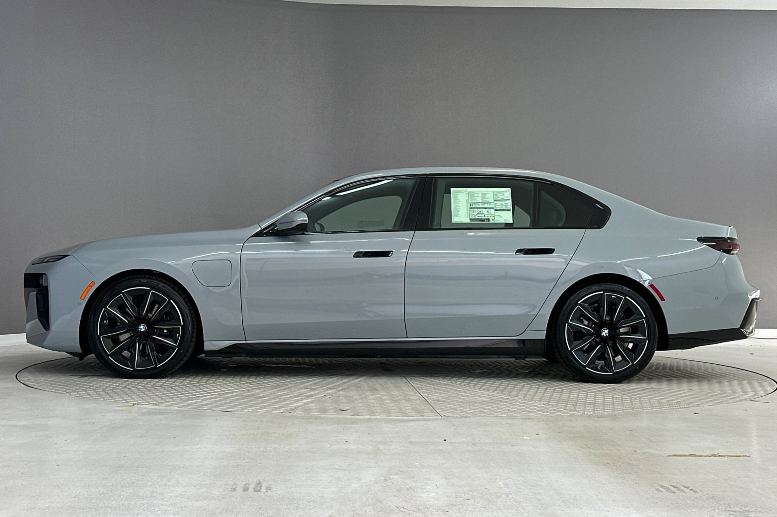 New 2026 BMW 750e xDrive w/ Premium Package AWD/4WD image 2