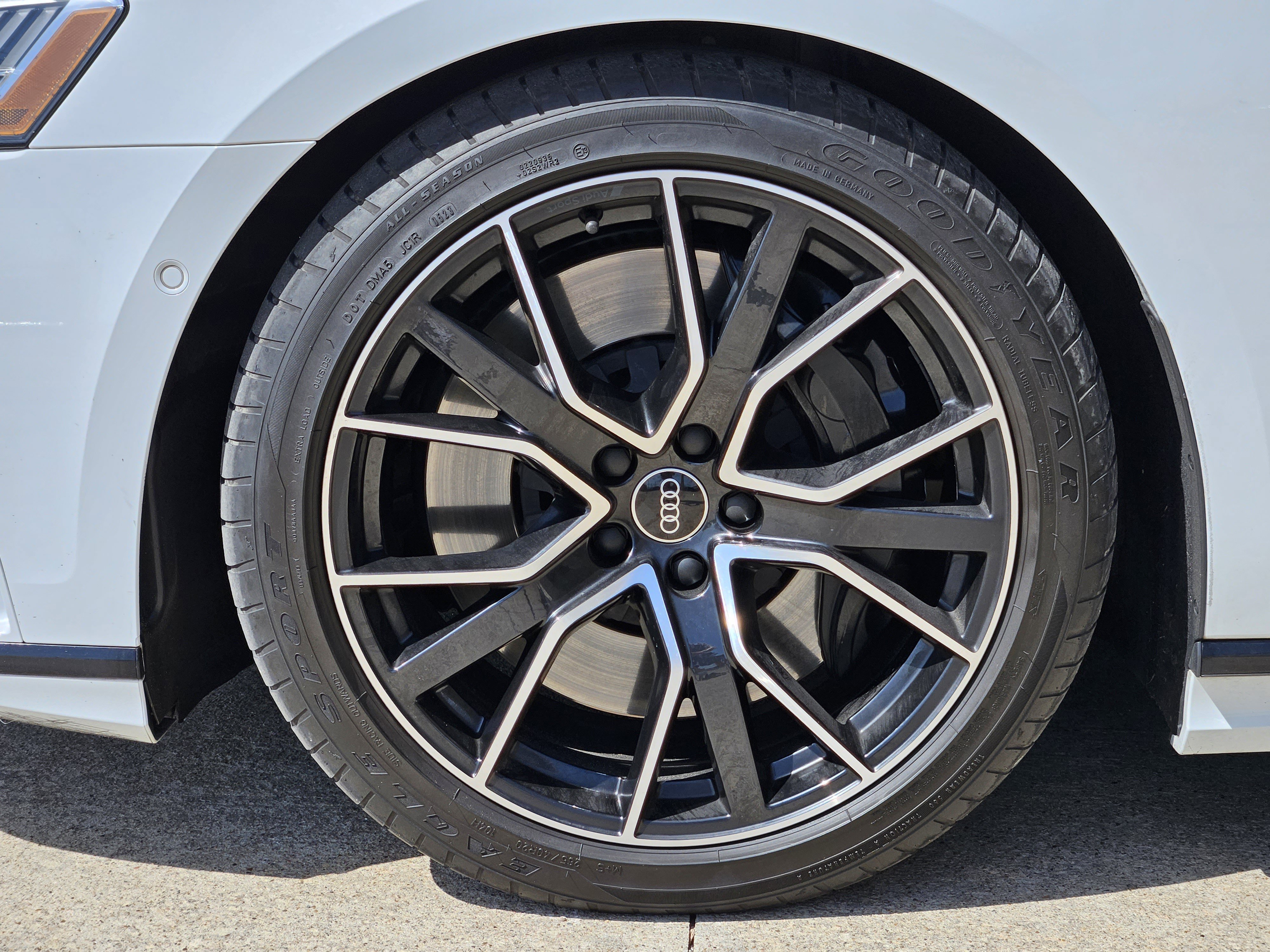 Used 2021 Audi A8 L 4.0T w/ Executive Plus Package image 11