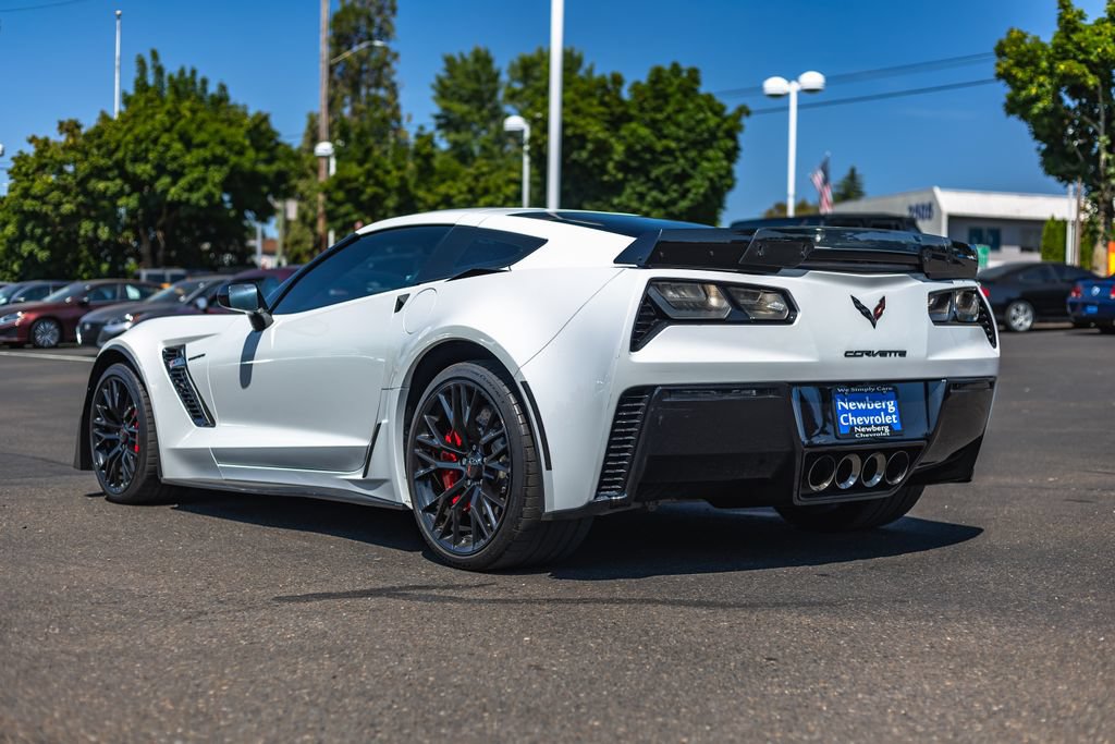 Used 2016 Chevrolet Corvette Z06 w/ 3LZ Preferred Equipment Group RWD image 11